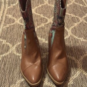 Stylish Brown Leather Women's Boots
